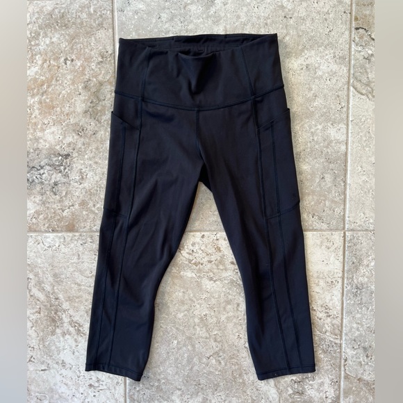 ATHLETA Ultimate Stash Capri Pant Leggings in Black, size S - Picture 9 of 9